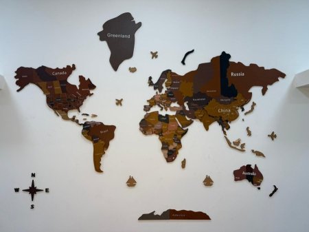 خارطة العالم الخشبية 3D لون غامق