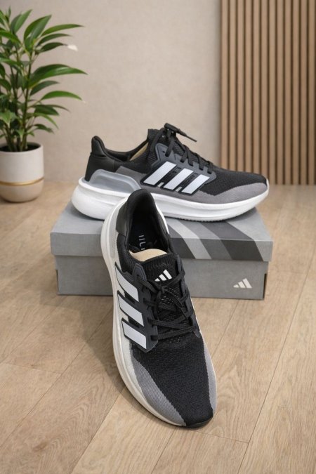 الأسود مع الخطوط الفضية